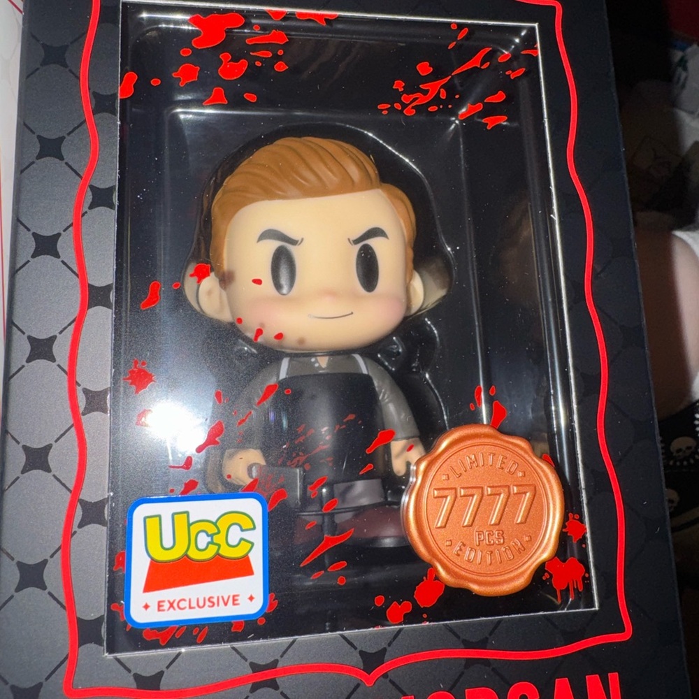 Dexter Morgan UCC Exclusive Figure - Common - Picture 2 of 7